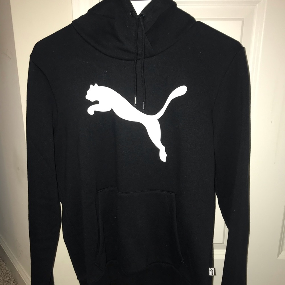 Women’s PUMA Sweatshirt!
